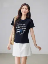 個性的で美しいデザイン！レディース 半袖Tシャツ【ロゴプリント・フィット感あり・春夏用】