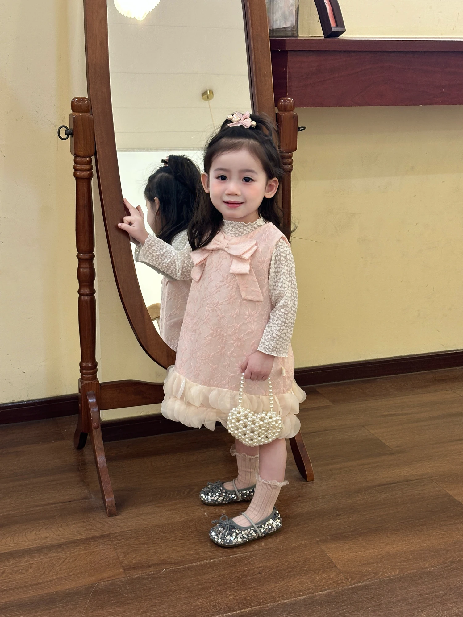 1歳の女の子にぴったりなドレスは？フラワープリントのワンピースが人気の理由