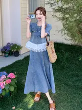 個性的なデニムトップスとAラインスカートの夏用コーディネート（セットアップ対応）