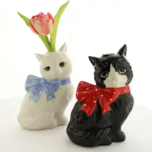 ユニークなデザインの陶製猫型花瓶【手描き・かわいい】