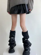 機能的なレザー製レッグスリーブ【ポケット付き・個性的なデザイン・ブラック】