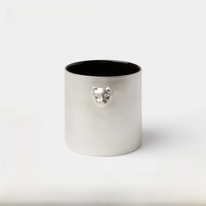 手作り陶器の浮彫りブラックパンサー茶杯：瓷製マグカップの実用性と環境配慮