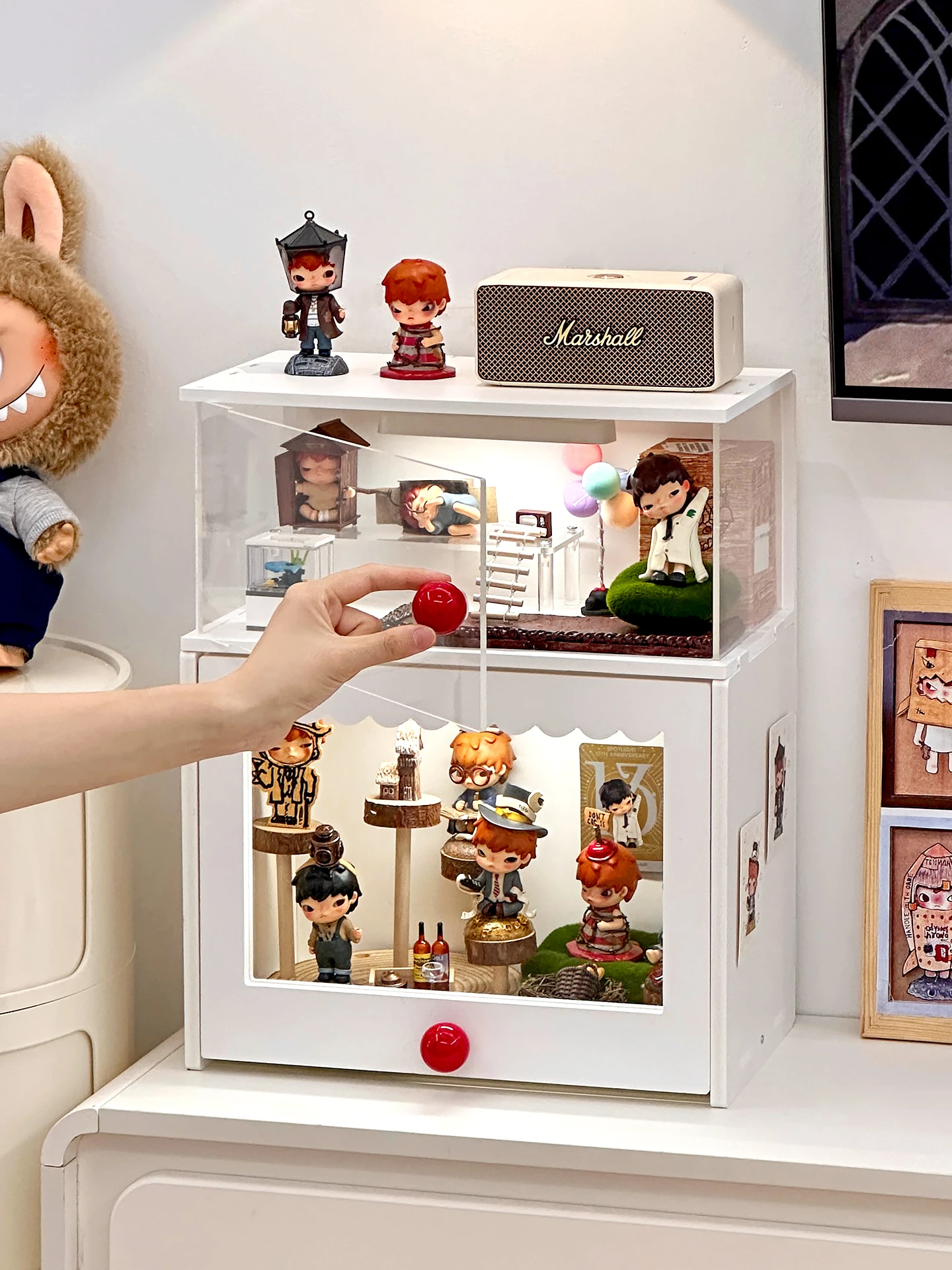 透明アクリル製フィギュアディスプレイラック：ホコリ防止とデスクトップ装飾の実用性を検証