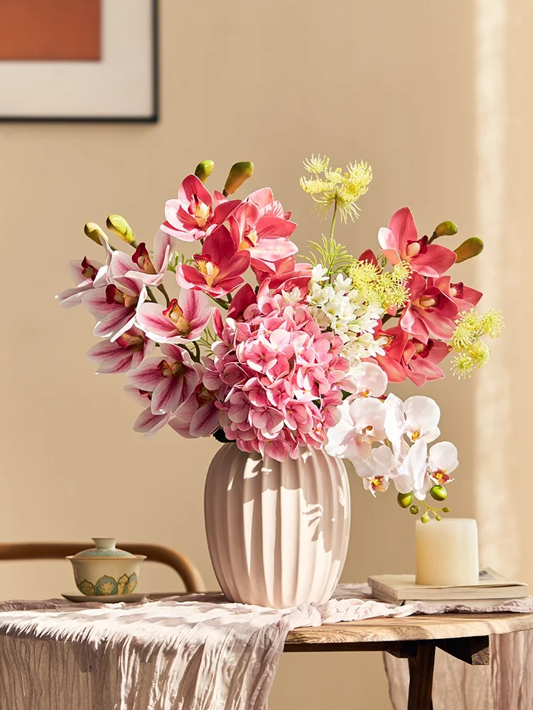 造花と観葉植物の違いを知れば、部屋に彩りをもたらすのはどれか？