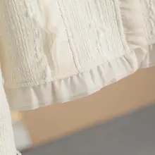 Vネックフリルデザインの無地ショートジャケット【秋用】