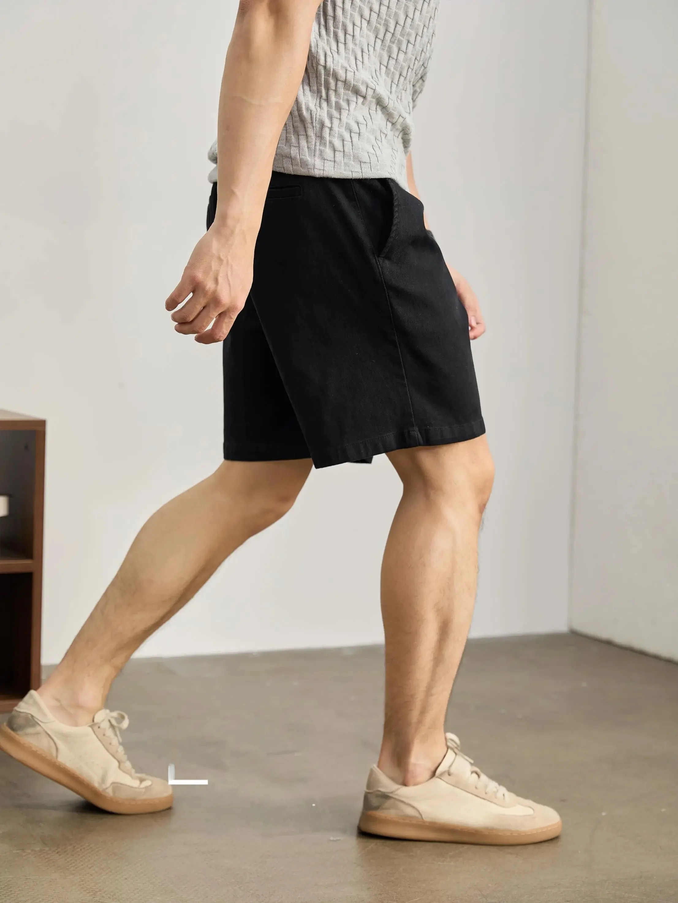 メンズショートカラーの選定ガイド：LUUDのストレートクロップドパンツで通勤と日常を支える