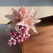 手作りの燭花百合ヘアクリップ【和風・レトロスタイル・髪飾り】