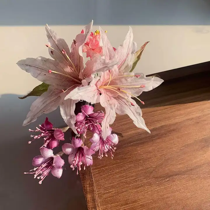 手作りの燭花百合ヘアクリップ【和風・レトロスタイル・髪飾り】