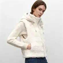 羊毛調ファーのダイヤモンドキルティングノースリーブコート【取り外し可能なフード付き】