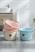 厚手の円形持ち手付きプラスチックバケツ【フタ付き・洗濯用・家庭用】（セットアップ対応）