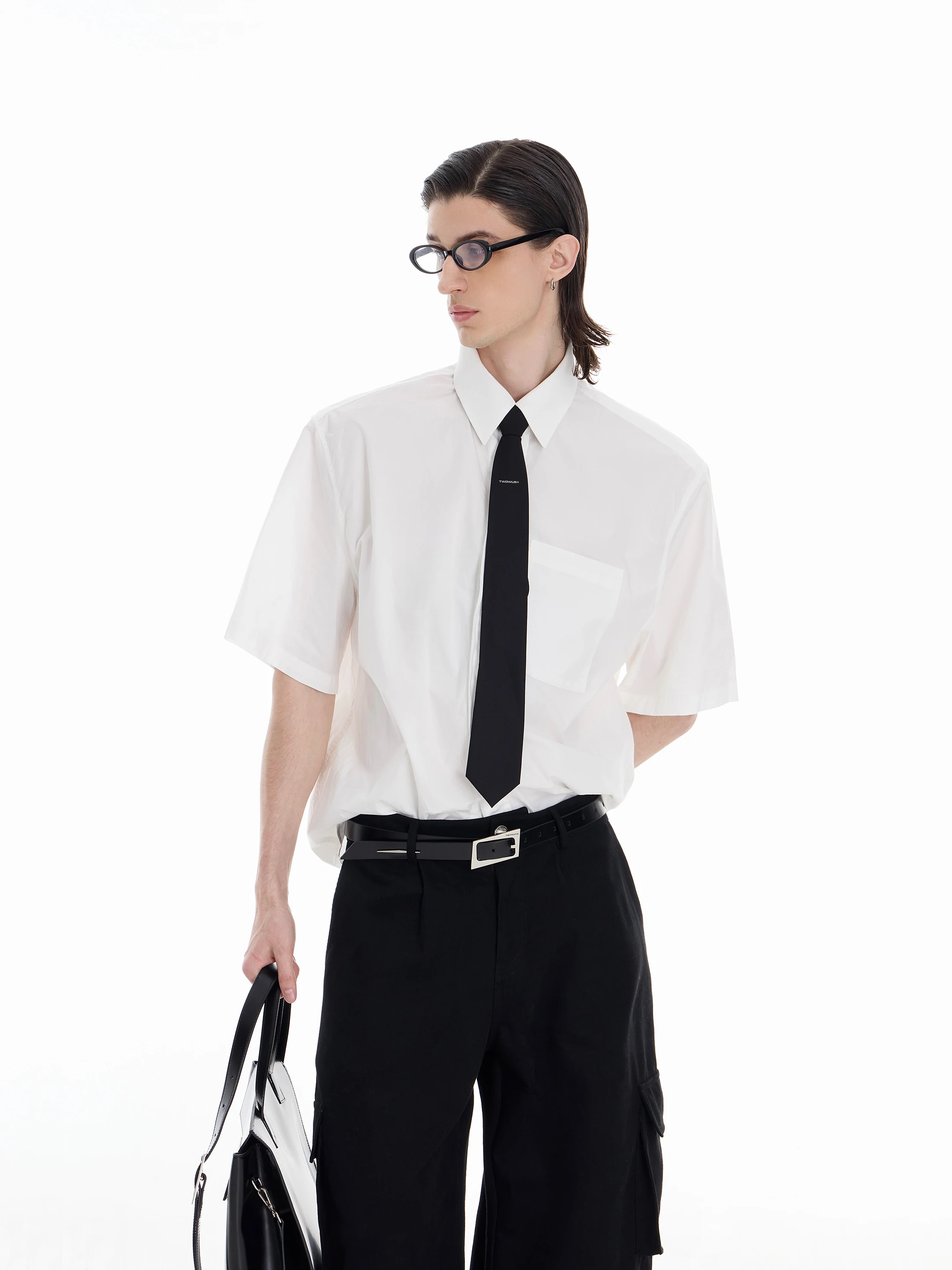 6月に着る服はどう選ぶ？通勤からデートまで、1着で解決する半袖シャツの選び方
