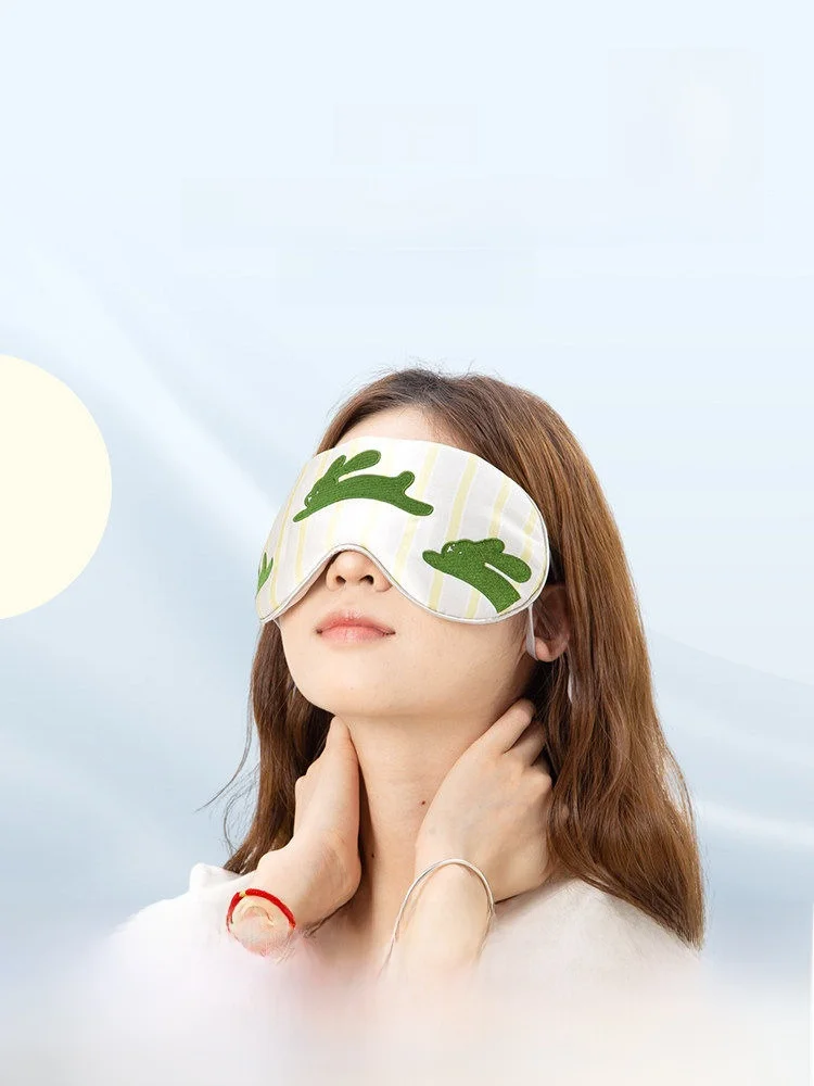 睡眠用アイマスクを選ぶときに迷うのは、本当に「見た目」なのか？