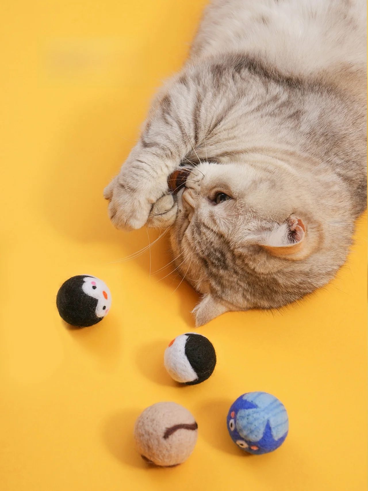 猫飼いが買ってよかったもの・悪かったもの正直に言う：手作りの純羊毛猫形おもちゃボール