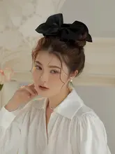 黒のリボン付きヘアクリップ【ダブルサイド・大きめ・サメクリップ・サテン仕上げ・エレガントな髪飾り】