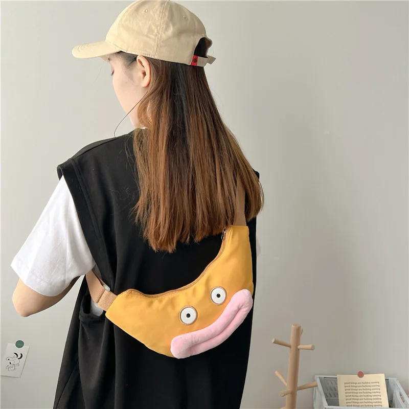 ユニークなデザインのトートバッグ：黄色のキャラクターが贈り物に最適なアイテム