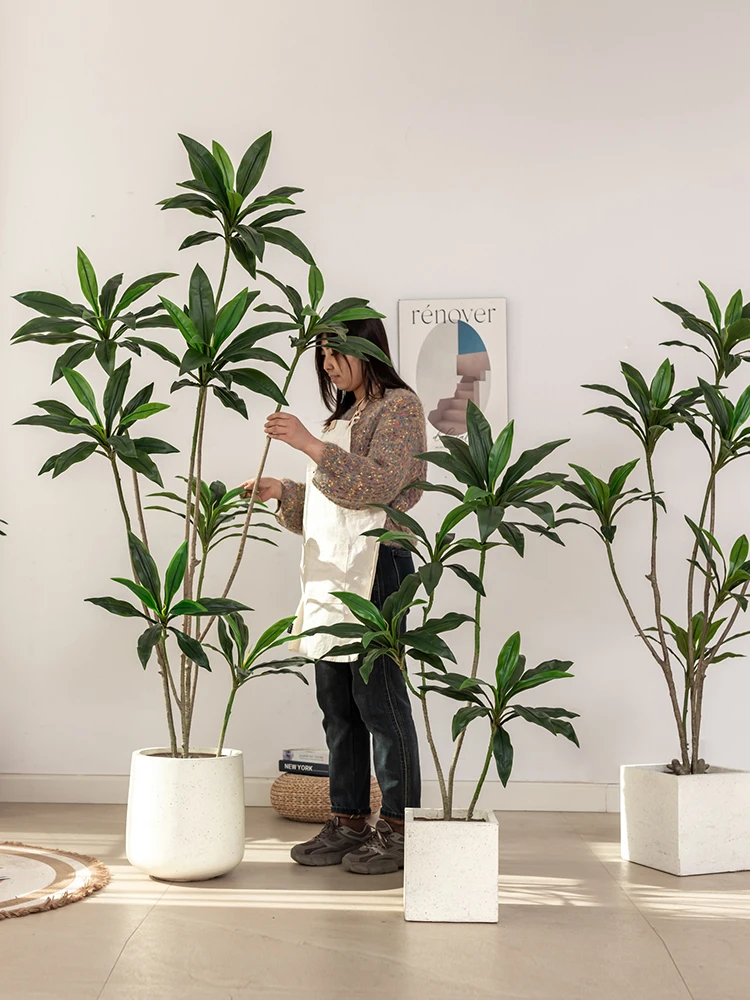 揃えるミニマリスト部屋づくりアイテム：人工観葉植物ポット ベルベットブラジル木のデザイン性と機能性
