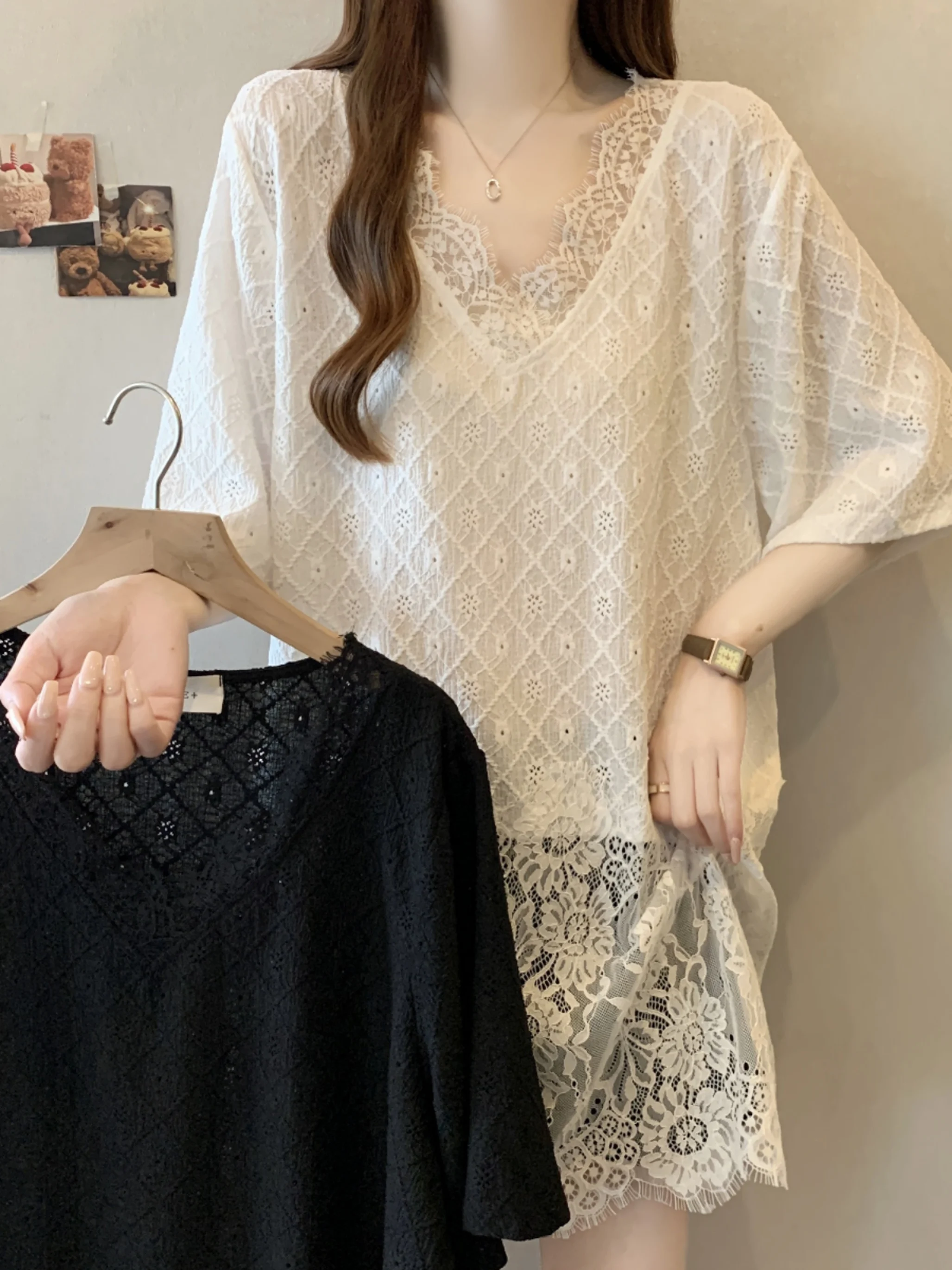「tシャツ 重ね着 レディース」で失敗しない着こなしは？Vネックレース切替ゆったりTシャツのリアルな使い方