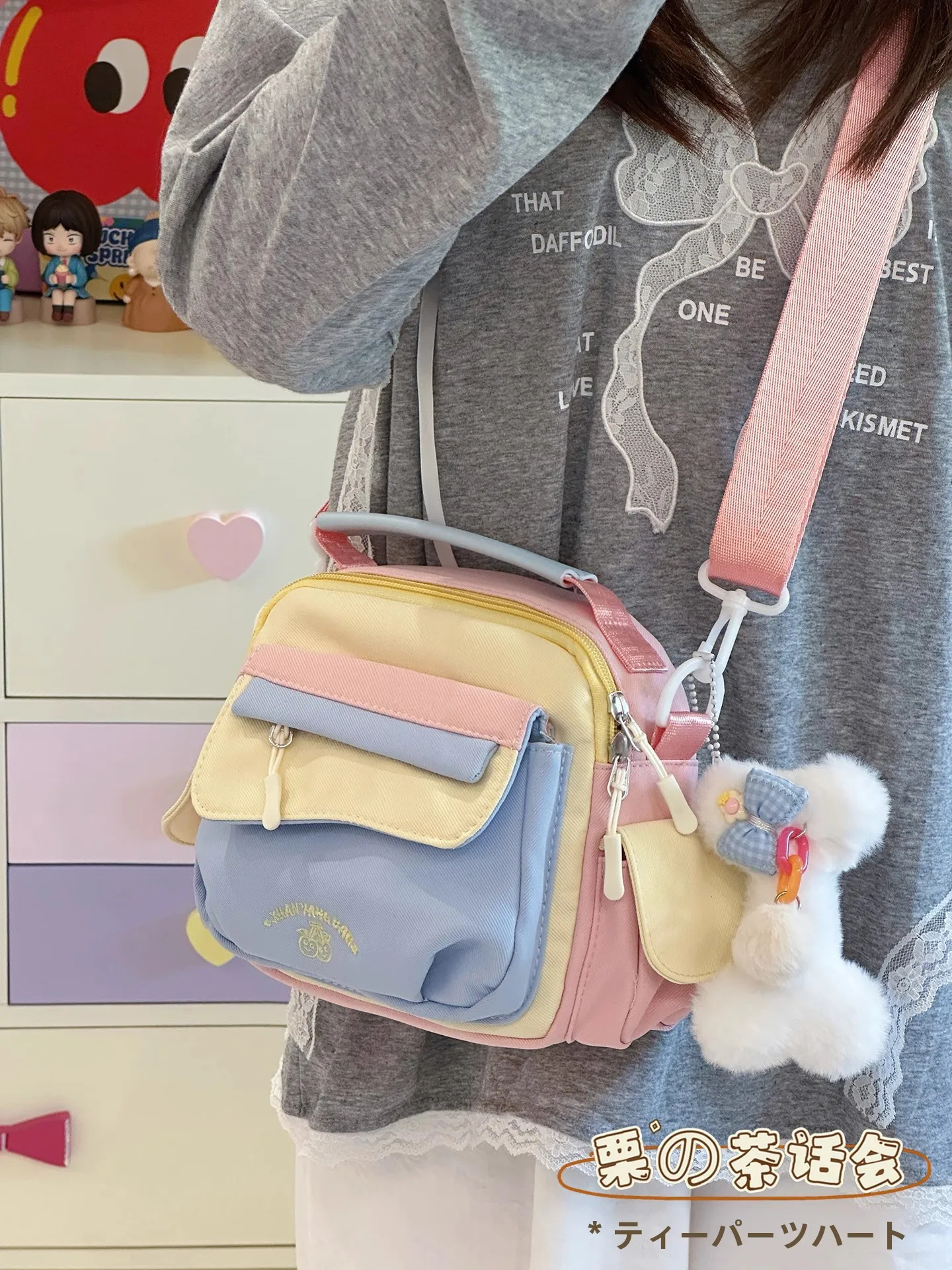 オフィスカジュアルに合うかっこいいバッグは？シンプルで軽い斜め掛けバッグが解決する3つの理由
