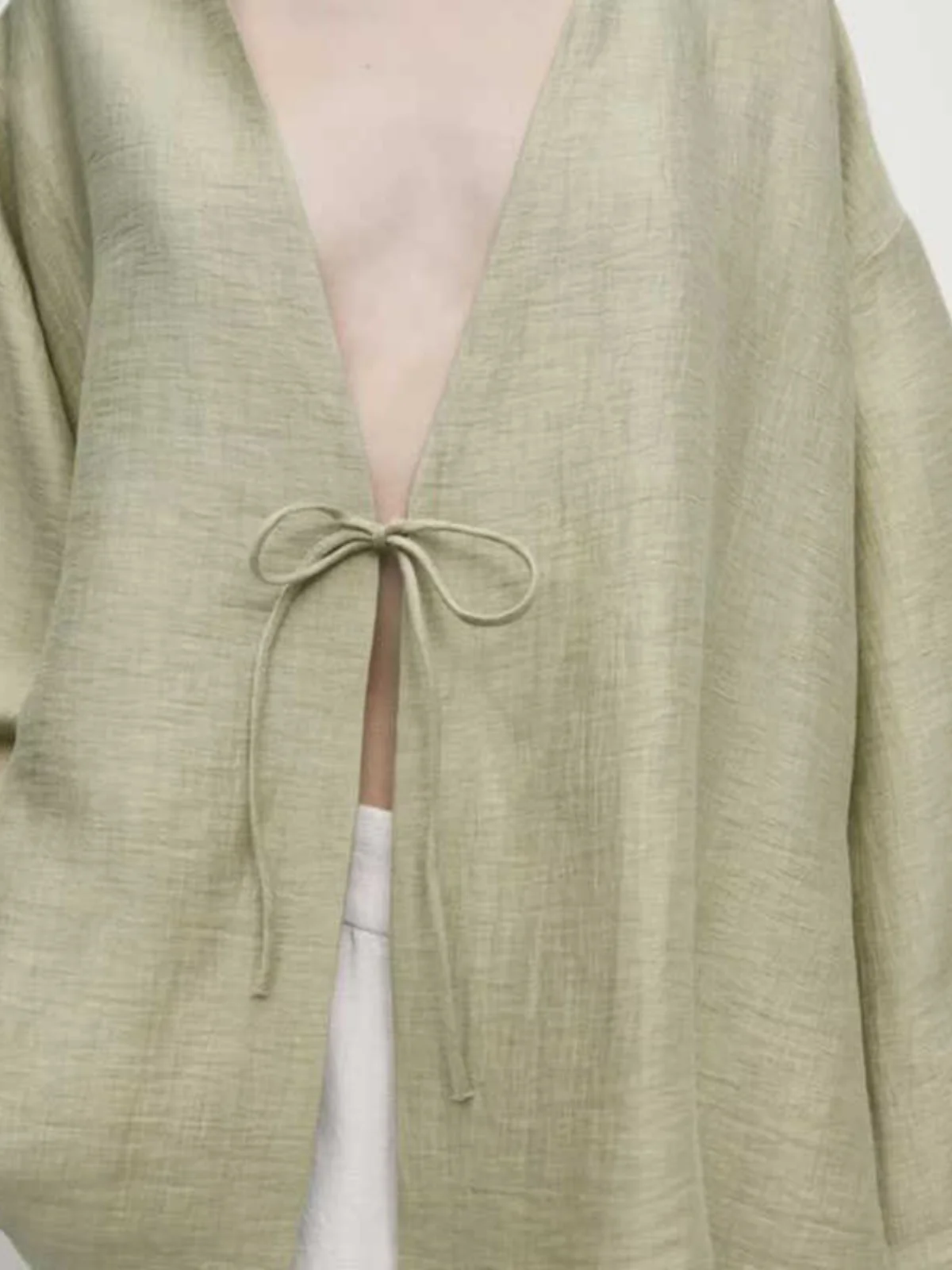 新中式Vネック和服風外衣：服の検索写真で見つけられるデザインの特徴とは