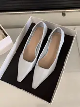 春夏用 牛革製 小猫ヒール ブラック ポインテッドトゥ パンプス【エレガントな通勤用】