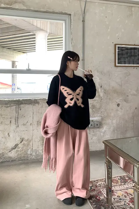 ピンクのストレートワイドパンツ【秋用・ハイウエスト・フィット】
