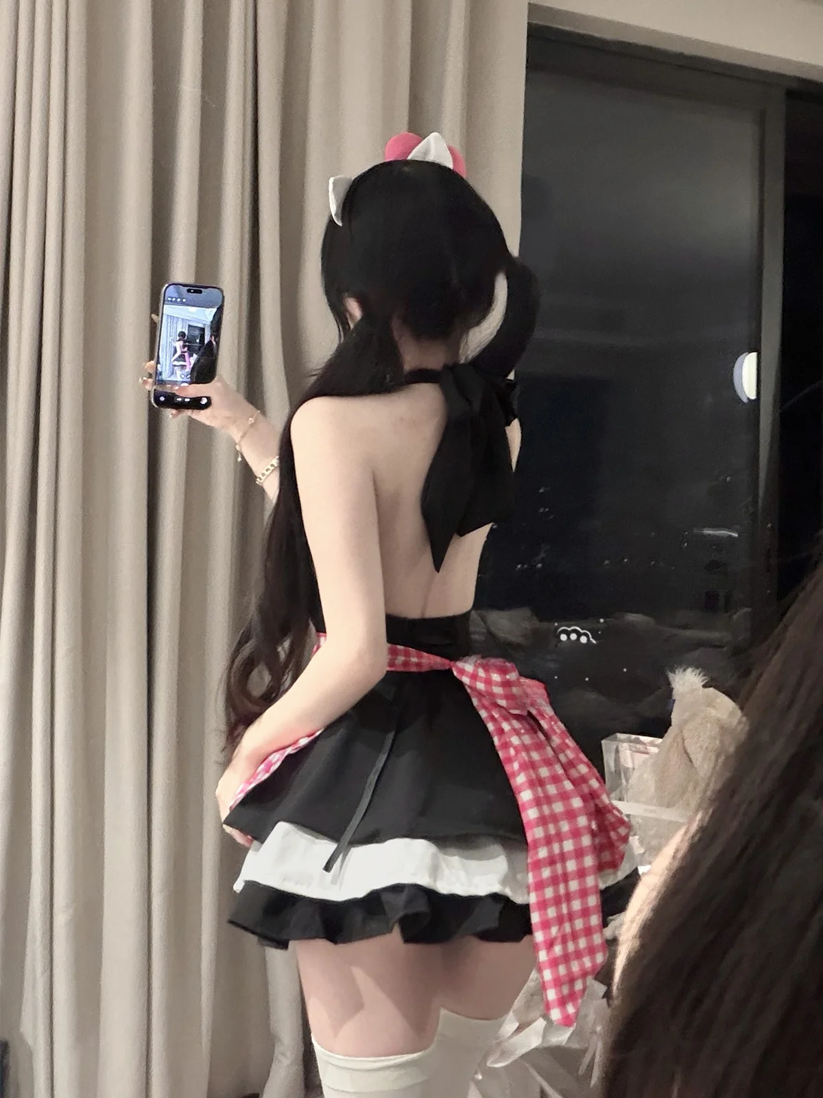 お化け屋敷の衣装を手作りするなら、赤いチェックドレスが一番かっこよくなる方法？