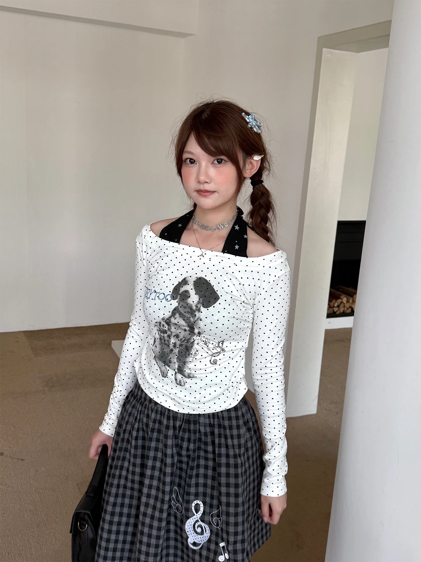 おしゃれな白いアイコンをどう選ぶ？かわいいデザインが通勤にも合うトップスの選び方