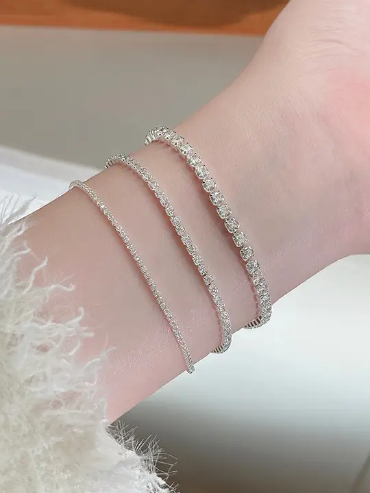925純銀のフルダイヤモンドブレスレット【女性用・上品で繊細・高級感あるデザイン】