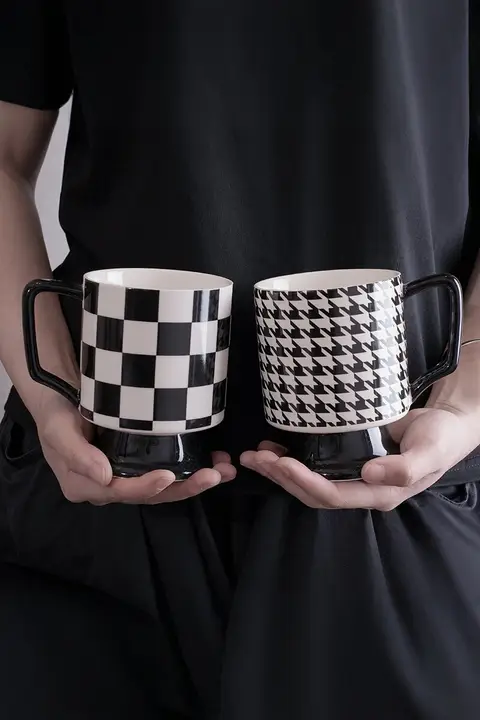 ヴィンテージアート感のマグカップ【高級感あふれる陶器・多用途・コーヒー・ミルク用】