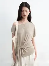 斜めに結んだマットな微皺の不対称ショルダーTシャツ【サマーシーズン用・女性用】