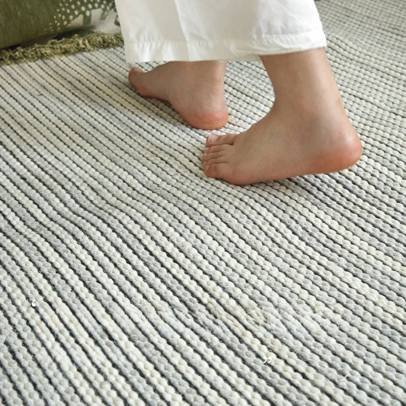 手編みラグを簡単につくるには？素色のウールがもたらす、静けさと温もりの秘密