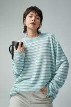 豪華な浮き彫りデザインのメルノウールニットTシャツ【ゆったりフィット・ストライプ柄】