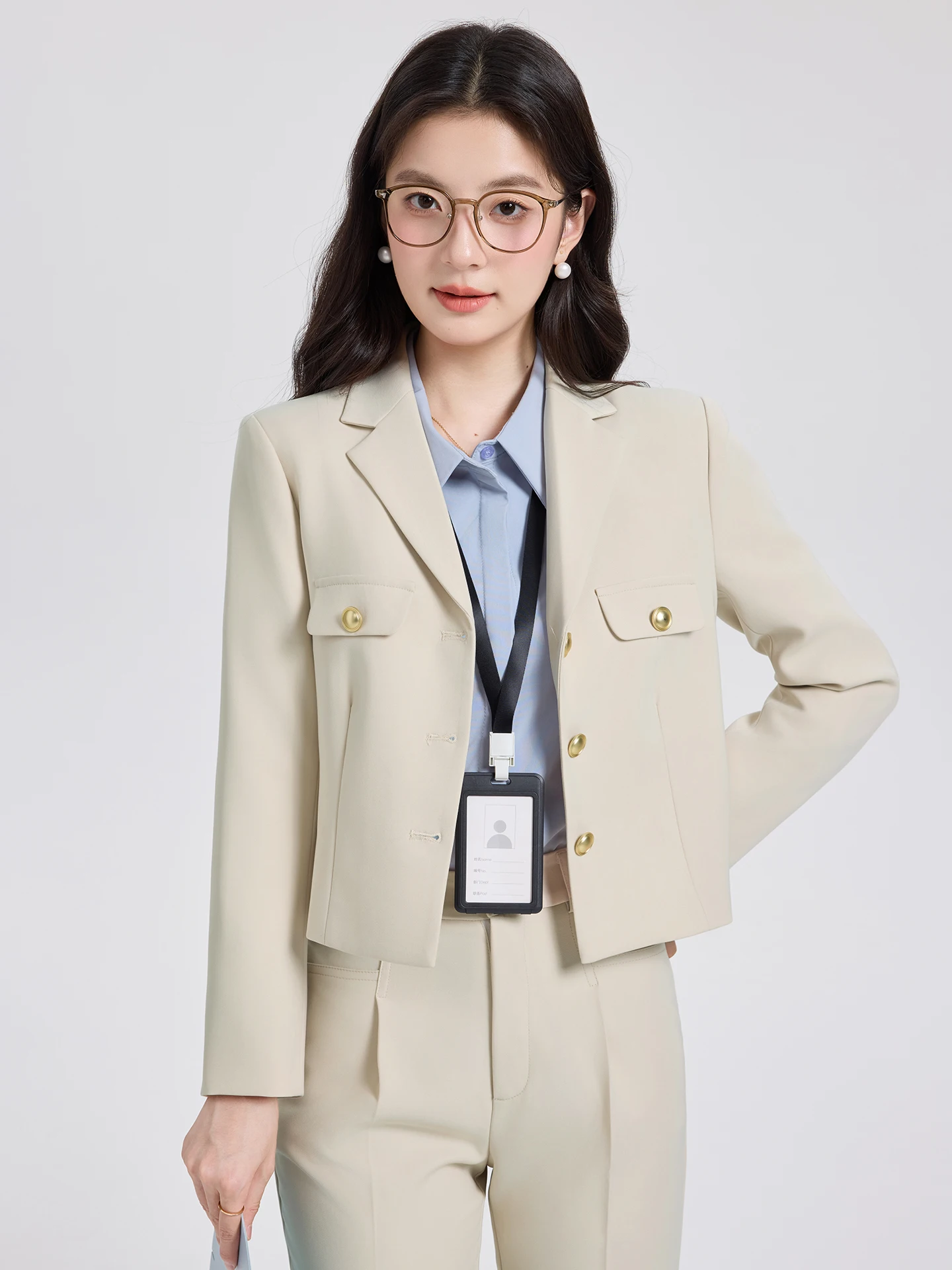40代の研修にふさわしいフォーマルな服装は、どんなものがあるの？