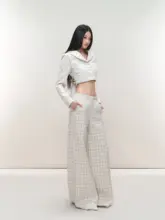 チェック柄のクロップドジャケットとウエストハイ ライズストレートパンツ【ウール素材・カジュアル・セットアップ対応】