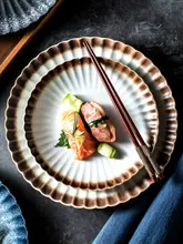 華やかなデザインの陶器製プレート【家庭用・釉下彩・美しい食器】