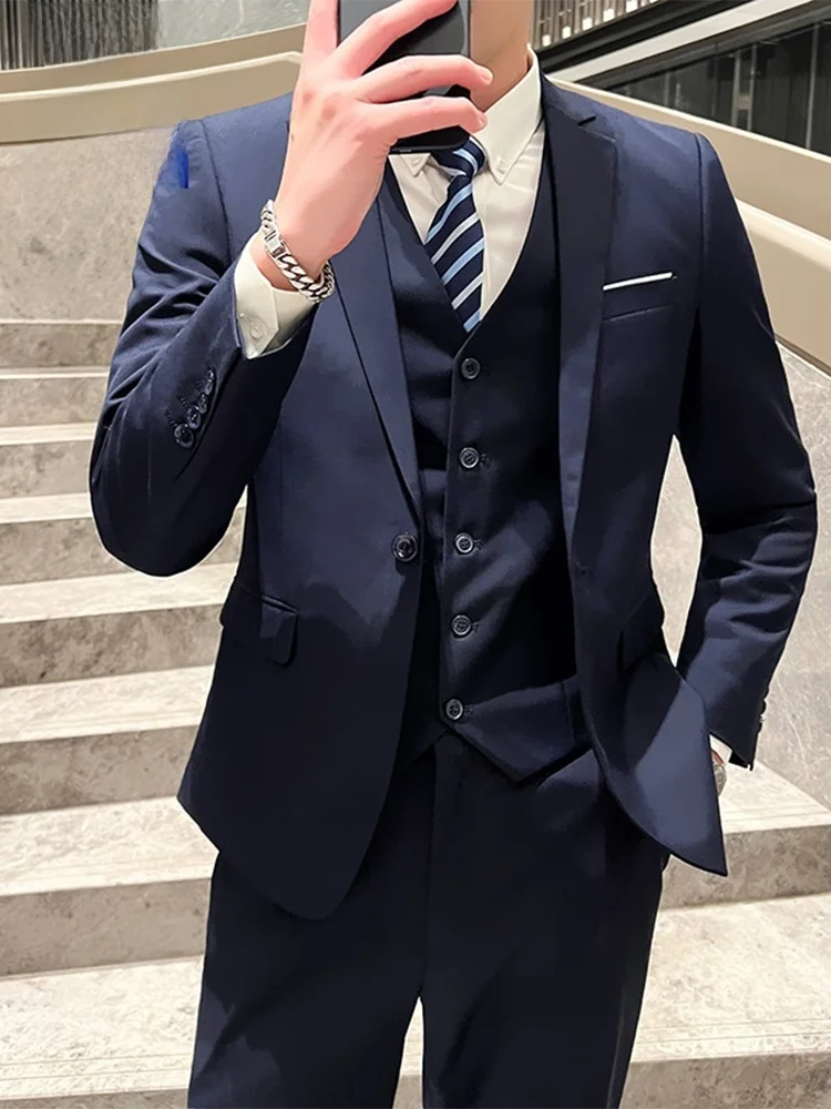 10月のビジネスカジュアルで失敗しない服装は？スーツの男性が選ぶベストアイテムとは？