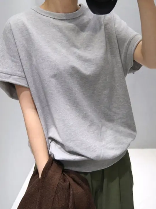 シンプルデザインのゆったりしたコットンTシャツ【半袖・夏用・カジュアル】