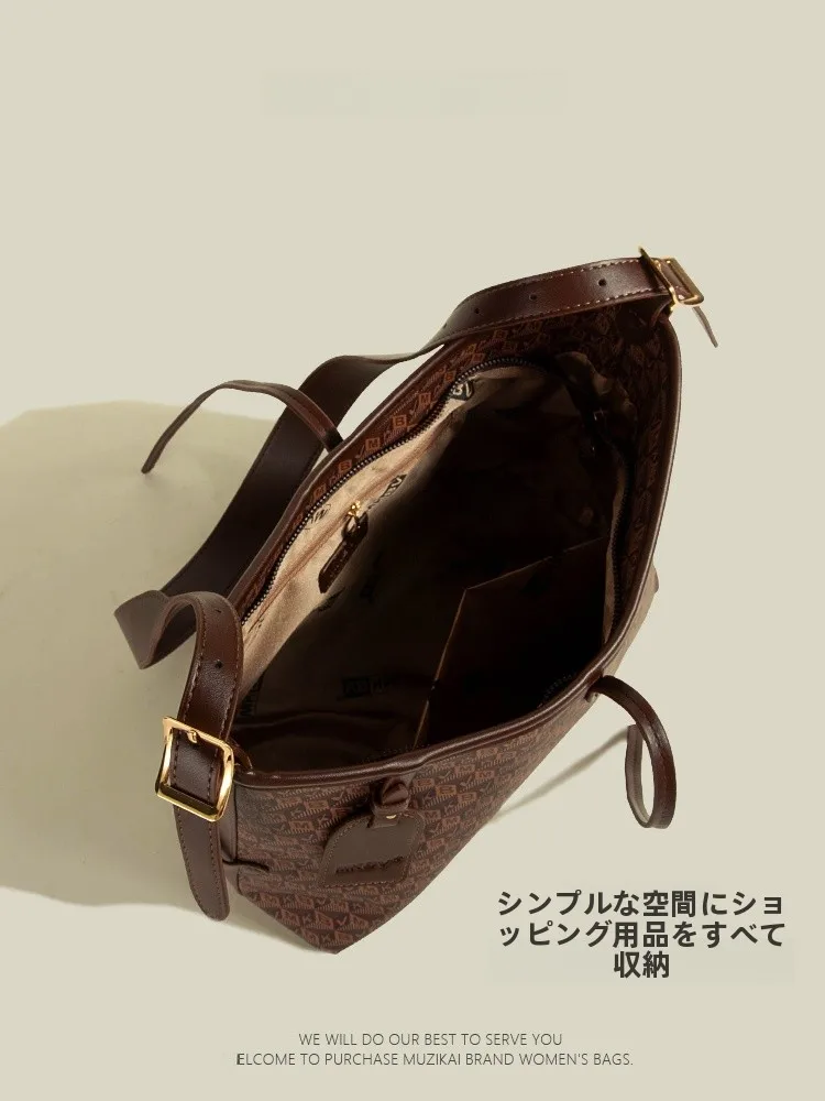 マウジー トートバッグ：2025年夏季のモダン中性風デザインと実用性を解説