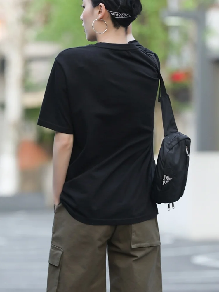 大人可愛いの本質とは？ホワイトTシャツで実現する自然なスタイル