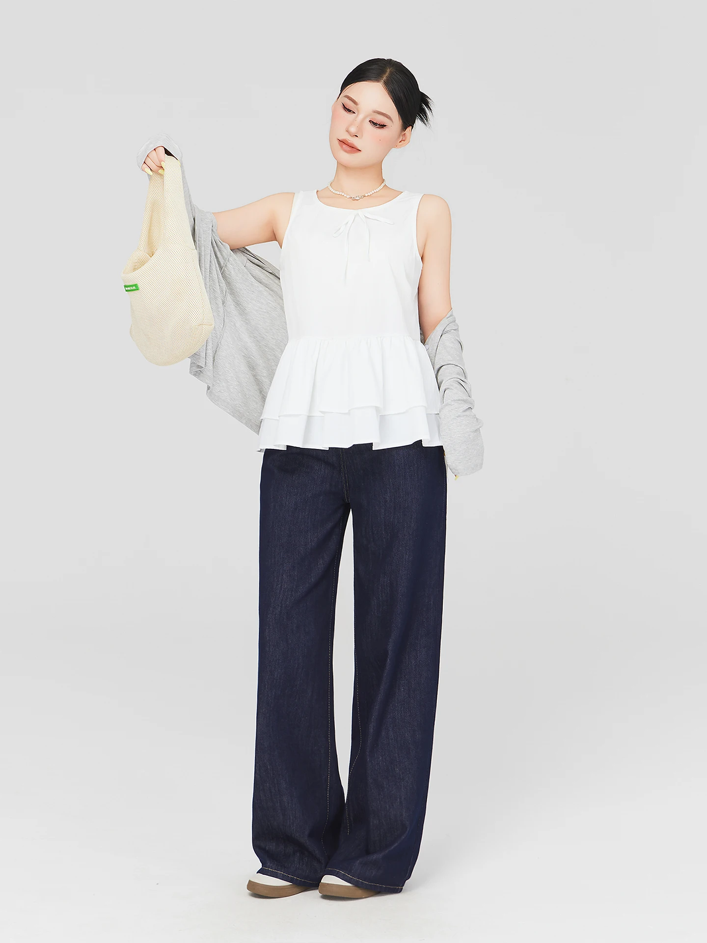 胸が大きい人でも通勤に自信を持てるトップスは？
