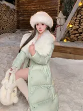 可愛らしい大きなフォックスファー付きの中長丈ダウンコート【ホワイトダックダウン】