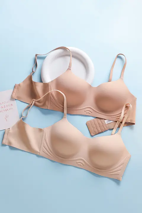 シンプルで快適な薄型ブラジャー【無痕・小胸・防下垂対応】