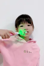 幼児用カラフルな電動歯ブラシ【自動操作・猫デザイン】