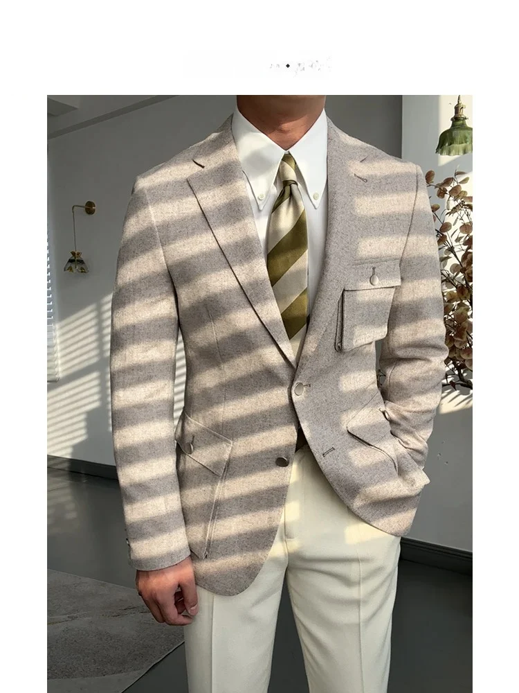 ビジネス用ストライプネクタイ：日常通勤とフォーマルシーンに最適なモダンデザイン