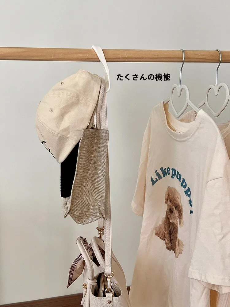 衣類収納フック：プラスチック製のカバン・帽子・スカーフ用留め具の実用性と設置方法
