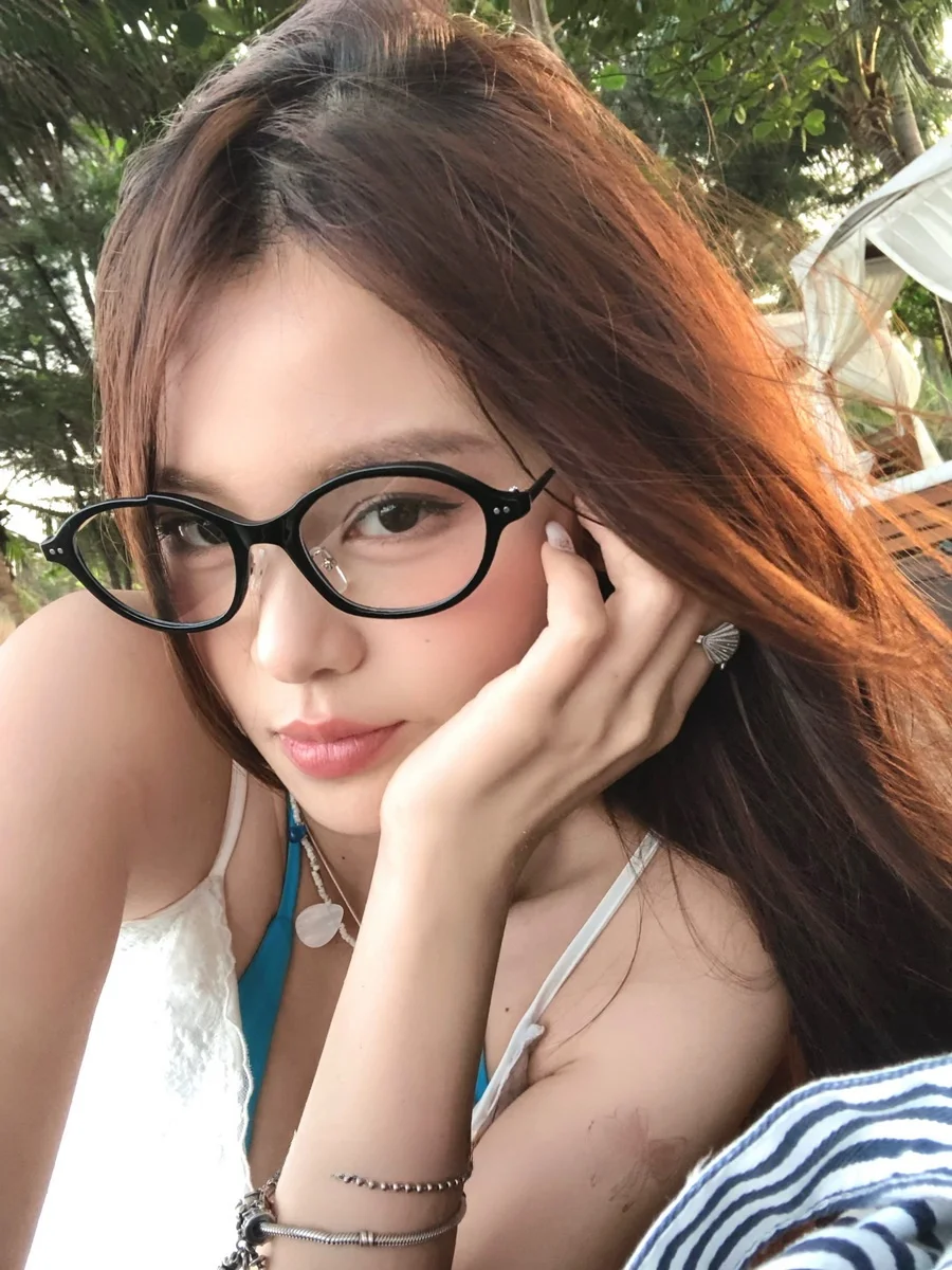 オーバルメガネを選びたい女子、どうすれば自然なスタイルに仕上がるの？