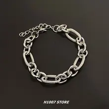 水に強いチタン製のブレスレット【男女兼用・小ぶりなデザイン・カジュアル感】