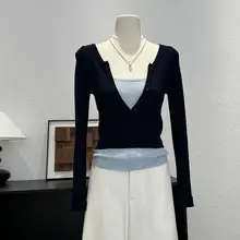 デザイン性の高いコントラストカラーのロングスリーブTシャツ【深いVネック・女性用・秋向け】