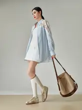 レトロ風フランスデザインのレース刺繍入りブルー＆ホワイトマリンシャツ【春夏用・女性用】