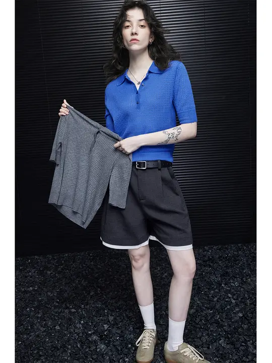 ブルー 羊毛ポロネックニットトップス【デザイン性とシンプルさを両立】